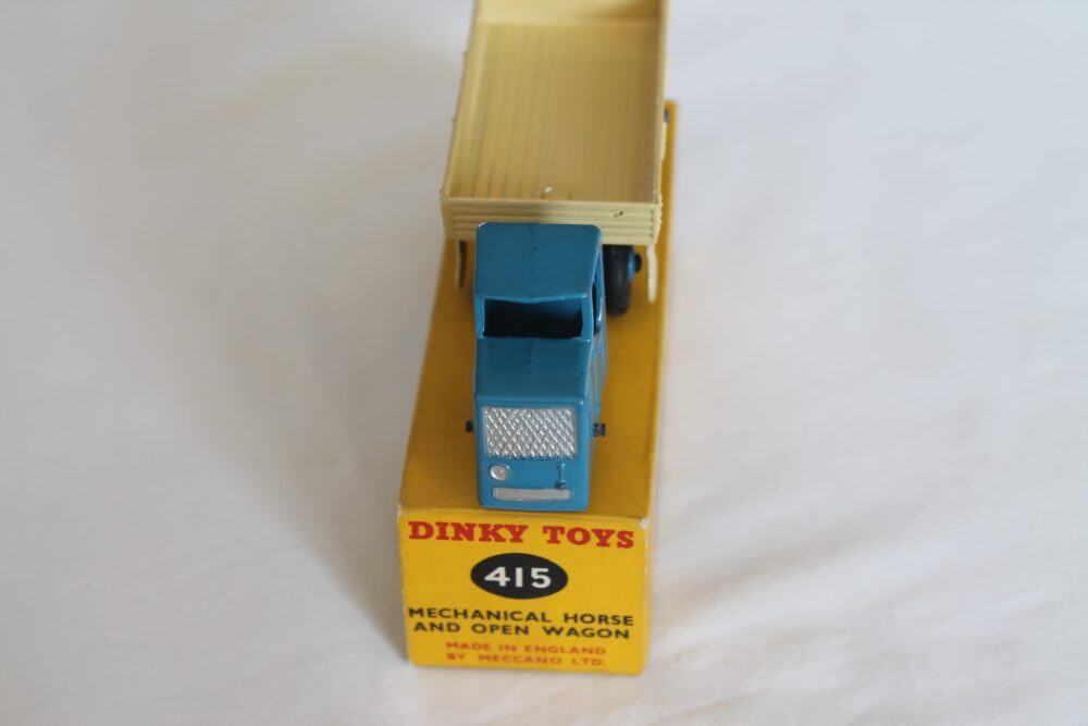 mechanical horse and open wagon dinky toys 415 front