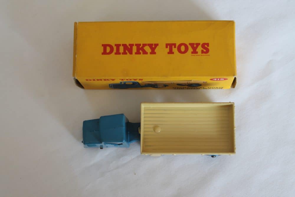 mechanical horse and open wagon dinky toys 415 top