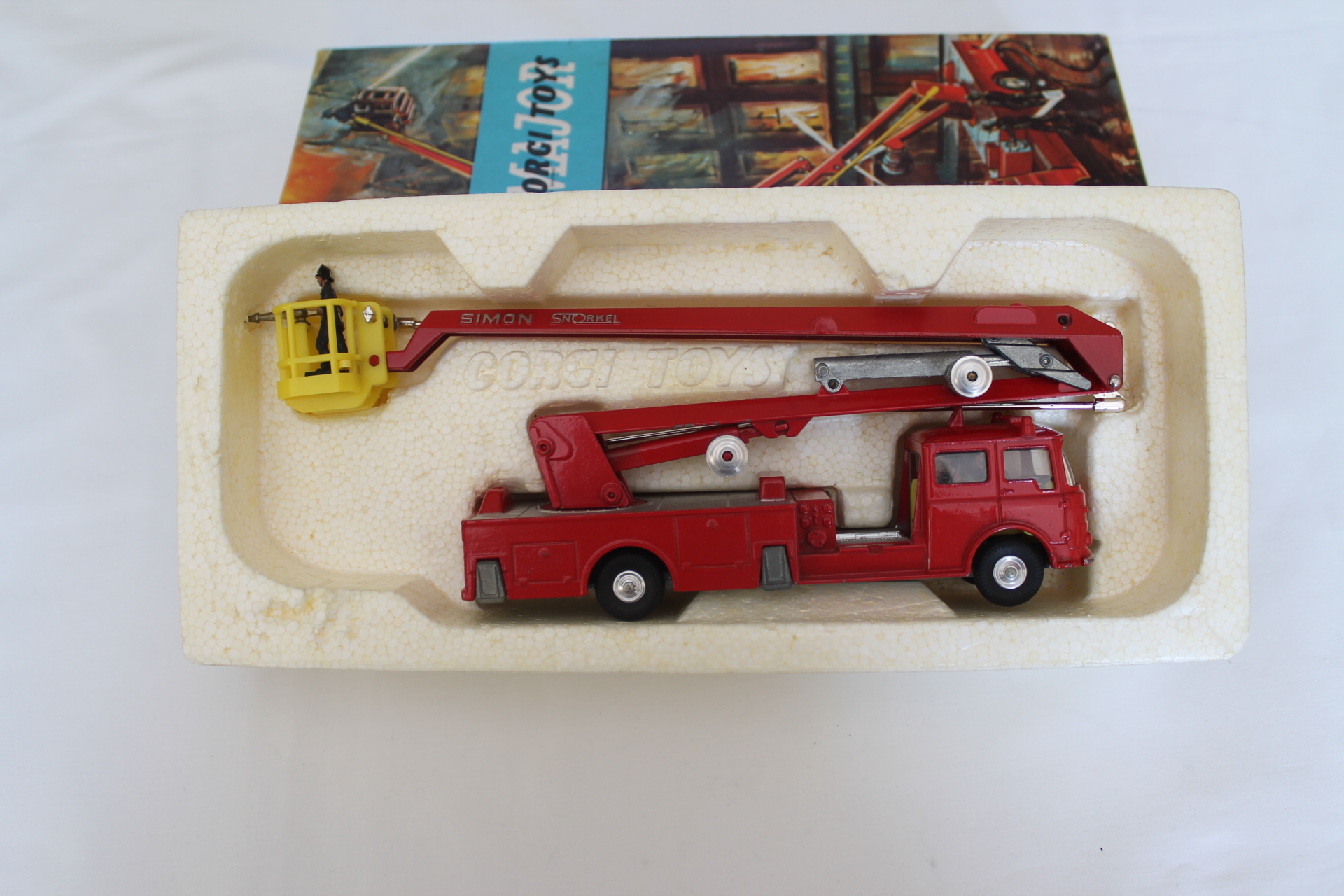 Corgi Toys 1127 Simon Snorkel Fire Engine - Diecast