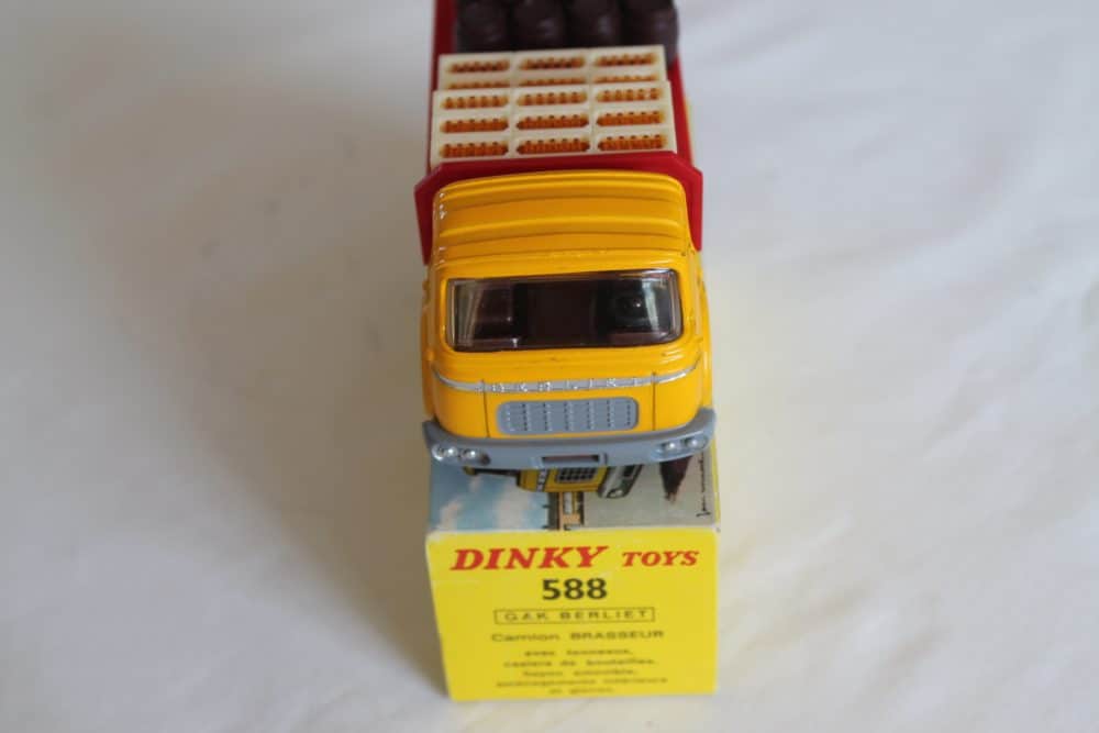 berliet beer lorry french dinky 588 front