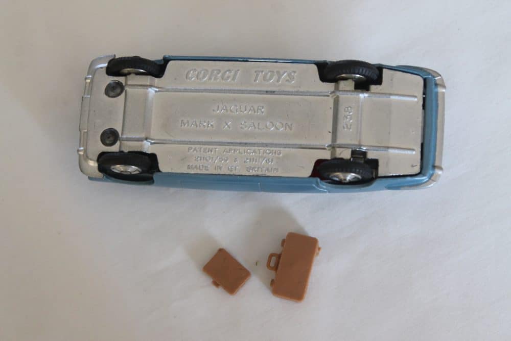 jaguar mark x dinky toys 142 base