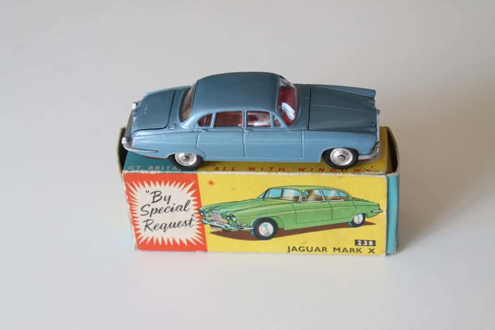 Corgi Toys 238 Jaguar Mark 10 - Diecast