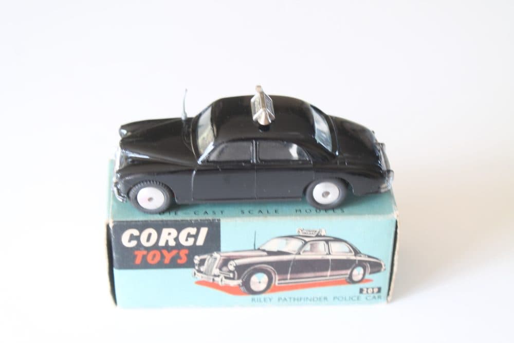 riley pathfinder police car corgi toys 209