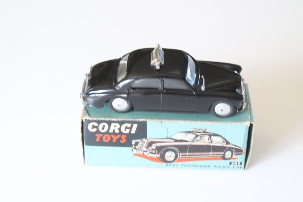 riley pathfinder police car corgi toys 209 side