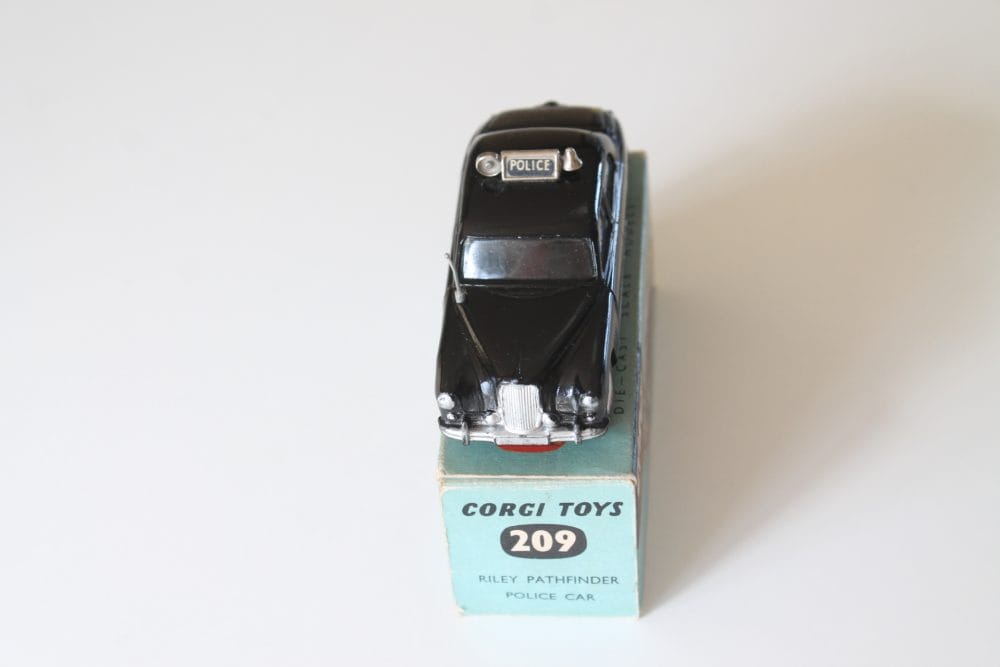 riley pathfinder police car corgi toys 209 front