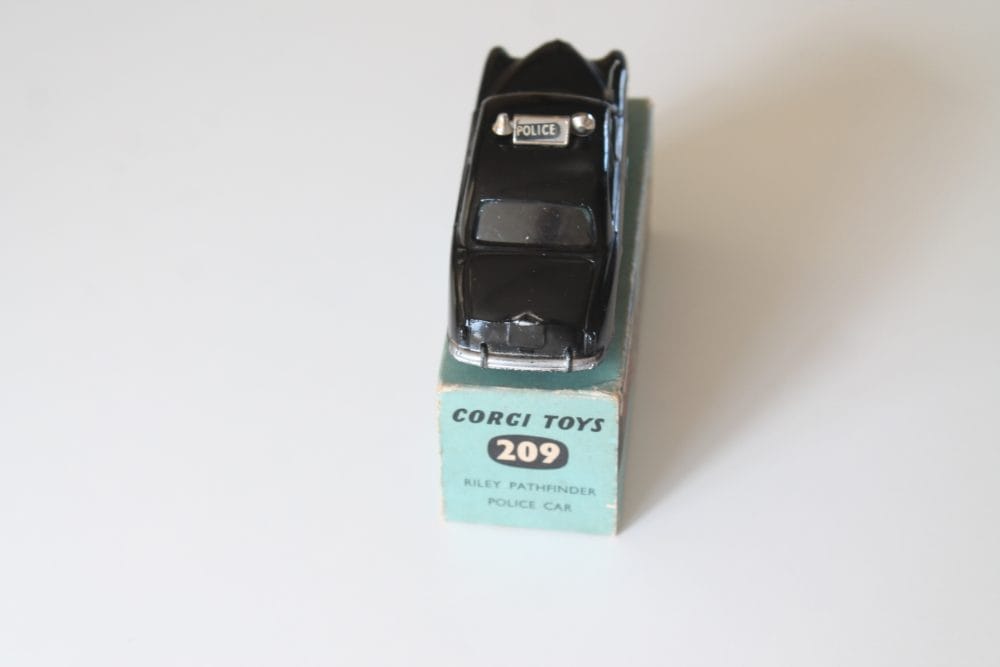 riley pathfinder police car corgi toys 209 back