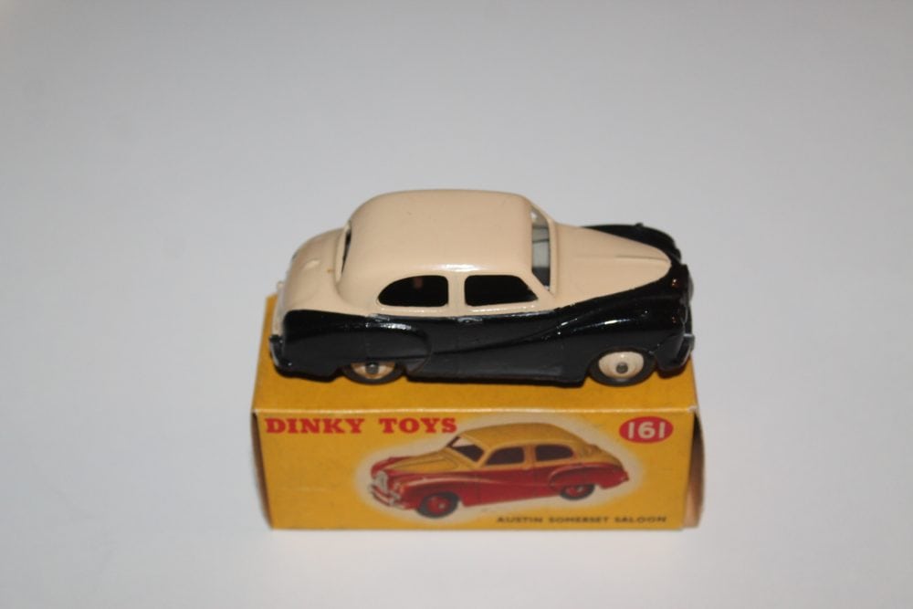 austin somerset dinky toys 161 side
