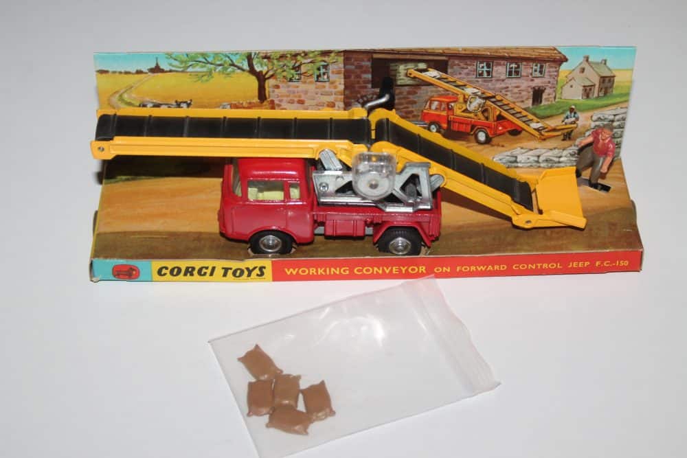 working conveyor on forward control jeep f.c.-150 corgi toys 64