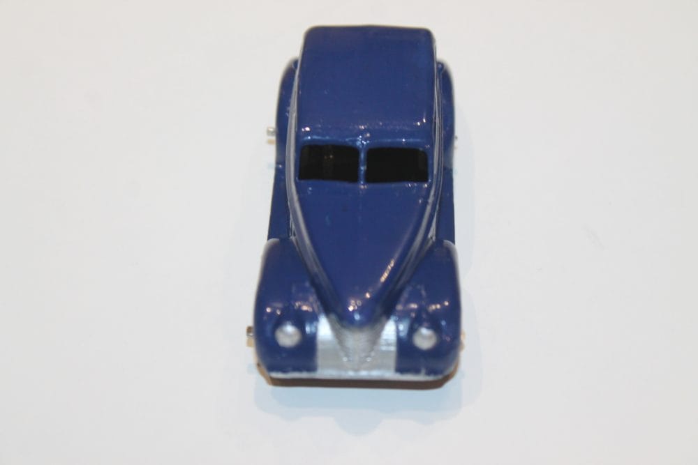 oldsmobile saloon dinky toys 39b front