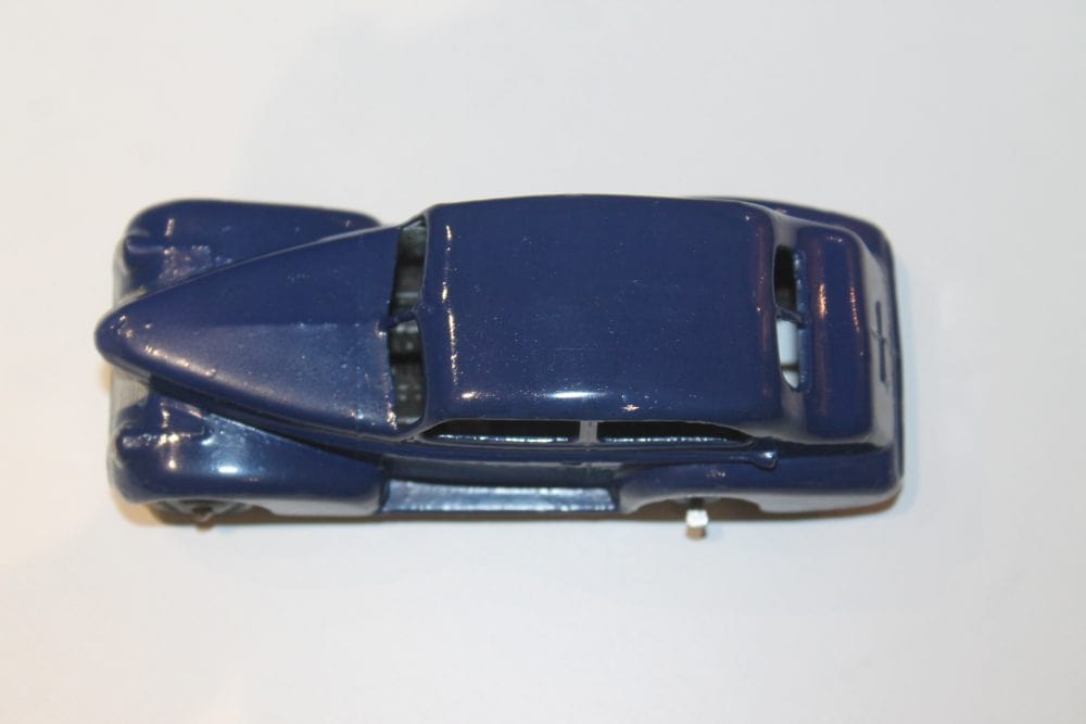 oldsmobile saloon dinky toys 39b top