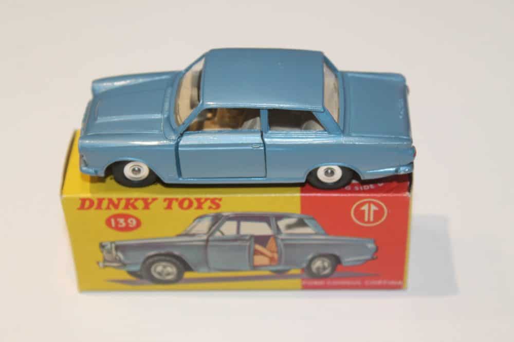 ford cortina dinky toys 139