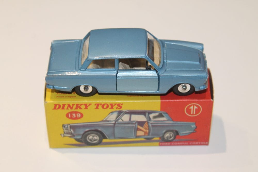 ford cortina dinky toys 139 side