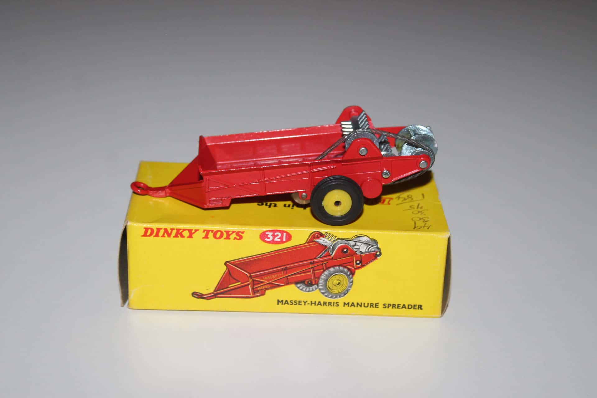 Dinky Toys MasseyHarris Manure Spreader No 321 (GB) (Gebraucht) in Fulenbach für CHF 20 – mit