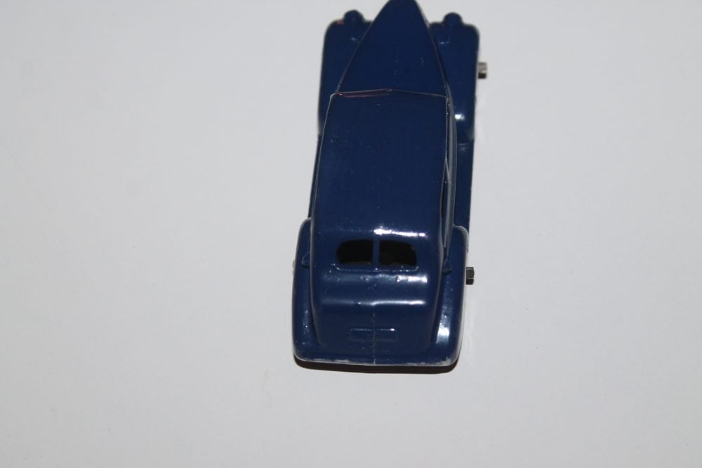 oldsmobile saloon dinky toys 39b back