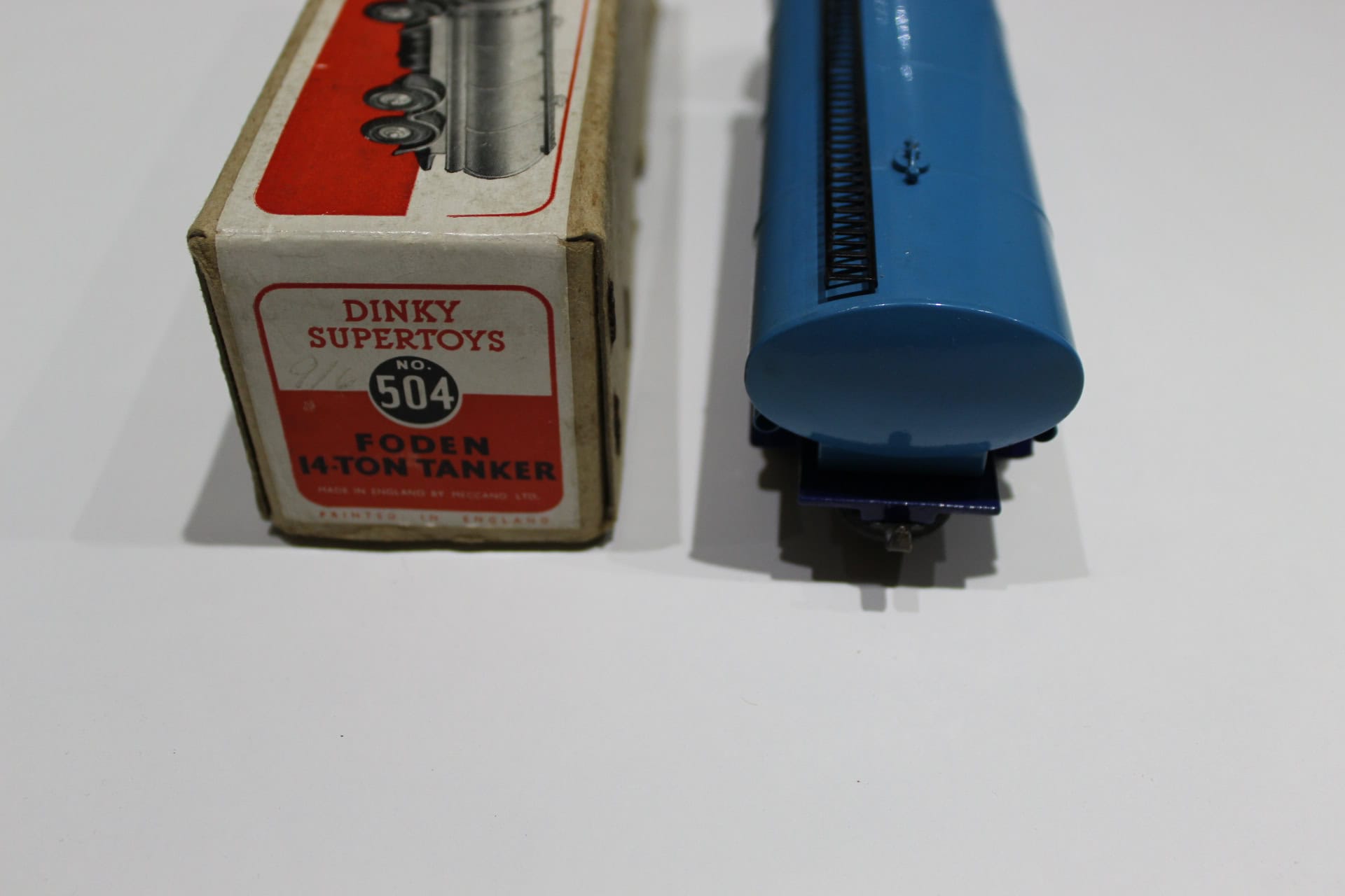 Detailed image of Dinky Toys 504 Foden Tanker model with original box.