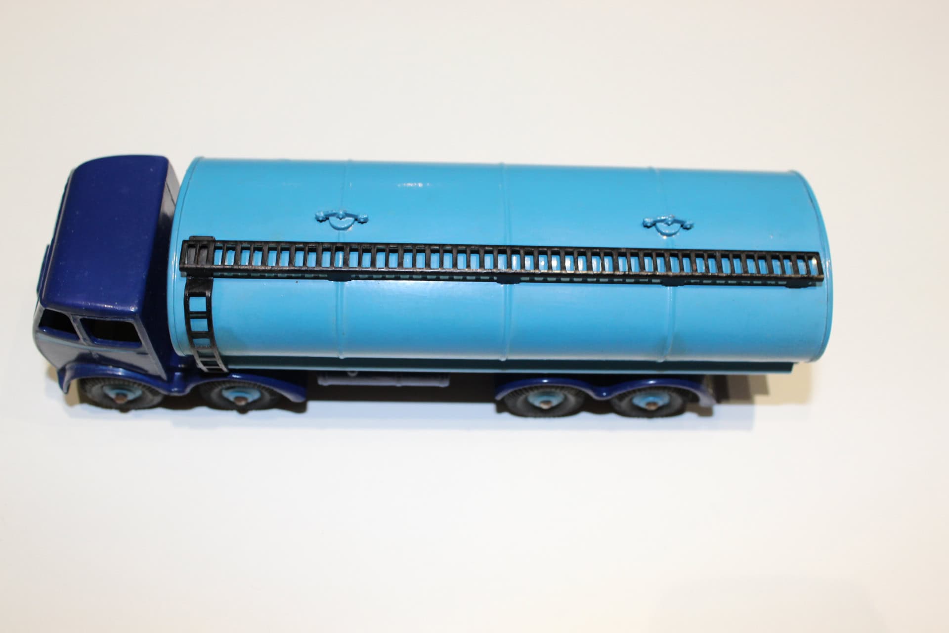 Vintage blue Dinky Toys 504 Foden tanker model for collectors.