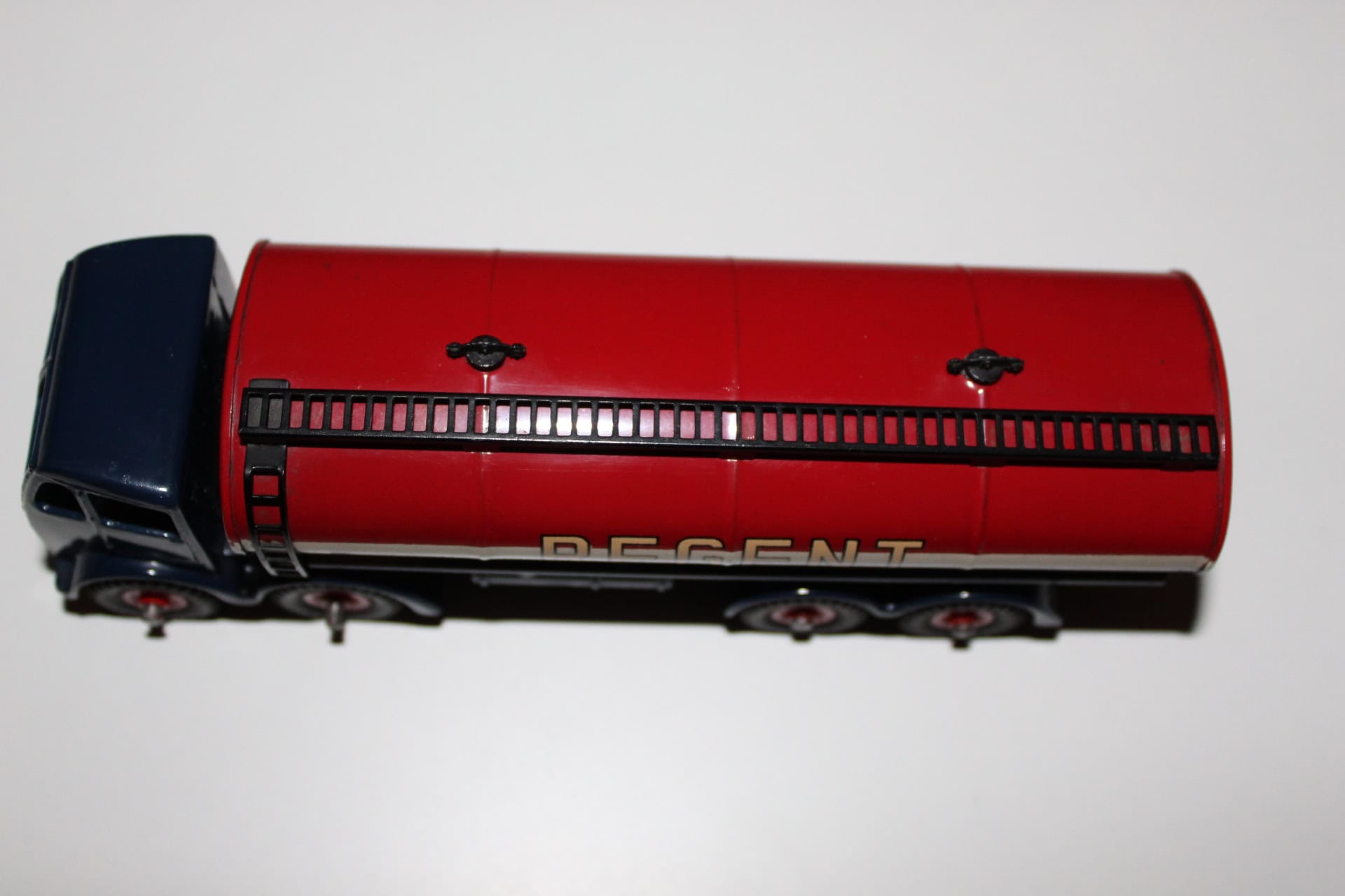 Detailed model of Dinky Toys 942 Foden Regent Tanker for collectors.