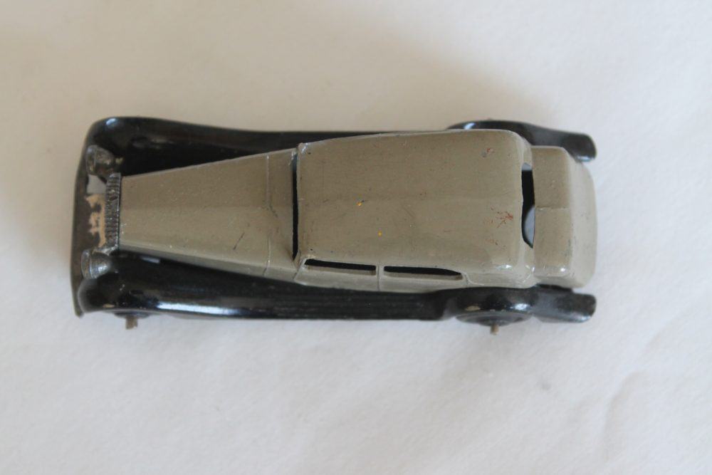Dinky Toys 030C Daimler diecast model car, vintage collectible toy, black and grey miniature vehicle.