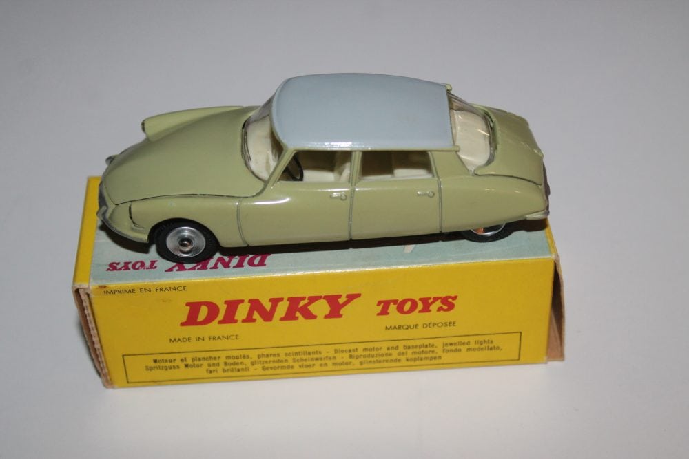 French Dinky Toys 530 Citroen DS19 - Diecast
