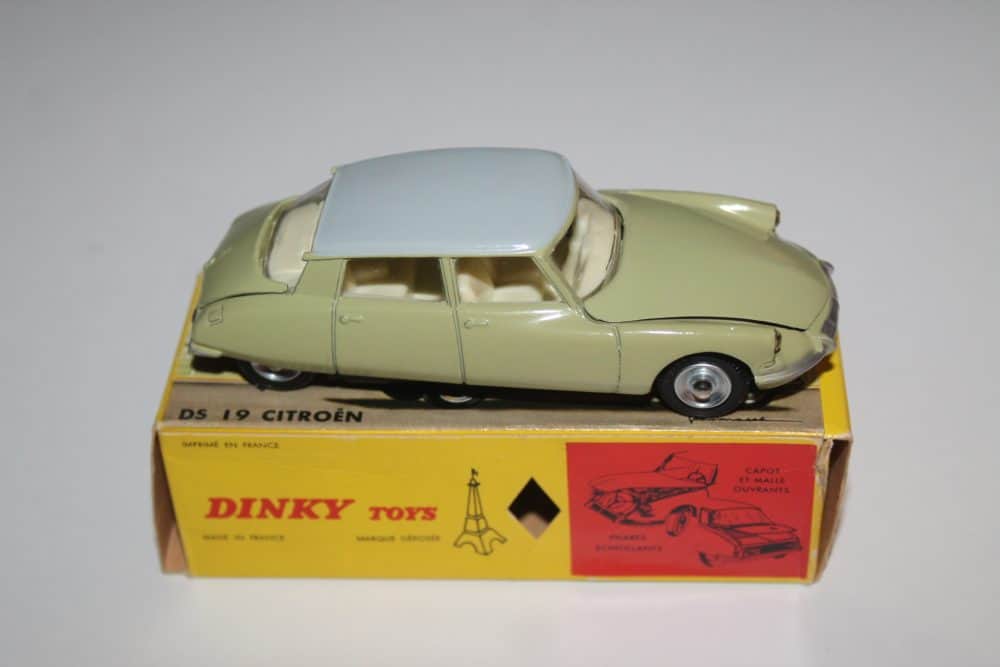 French Dinky Toys 530 Citroen DS19 - Diecast