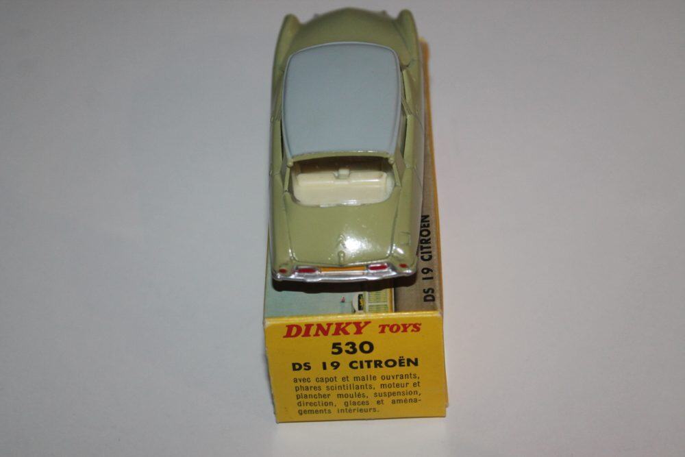 美品　仏製DINKY TOYS CITROEN DS19 ミニカー お値下げ！美品 仏製DINKY TOYS CITROEN DS19 ミニカー - メルカリ