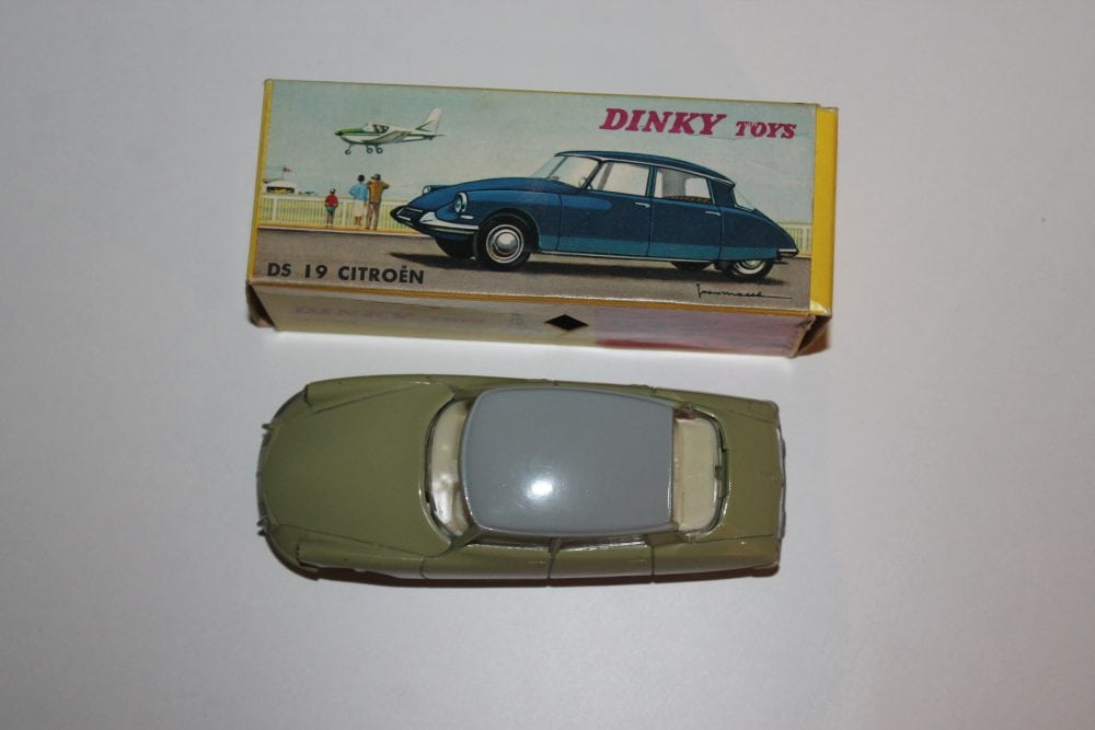French Dinky Toys 530 Citroen DS19 - Diecast