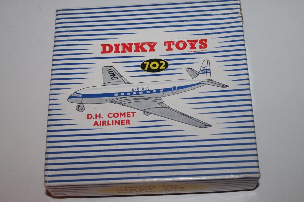 Dinky Toys 702 D.H. Comet Airliner B.O.A.C model for collectors.