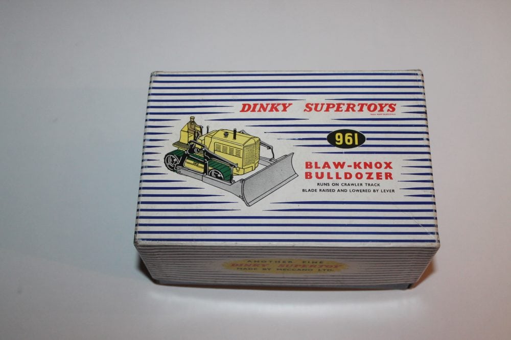Detailed Dinky Toys 530 Citroen DS19 diecast model in box.