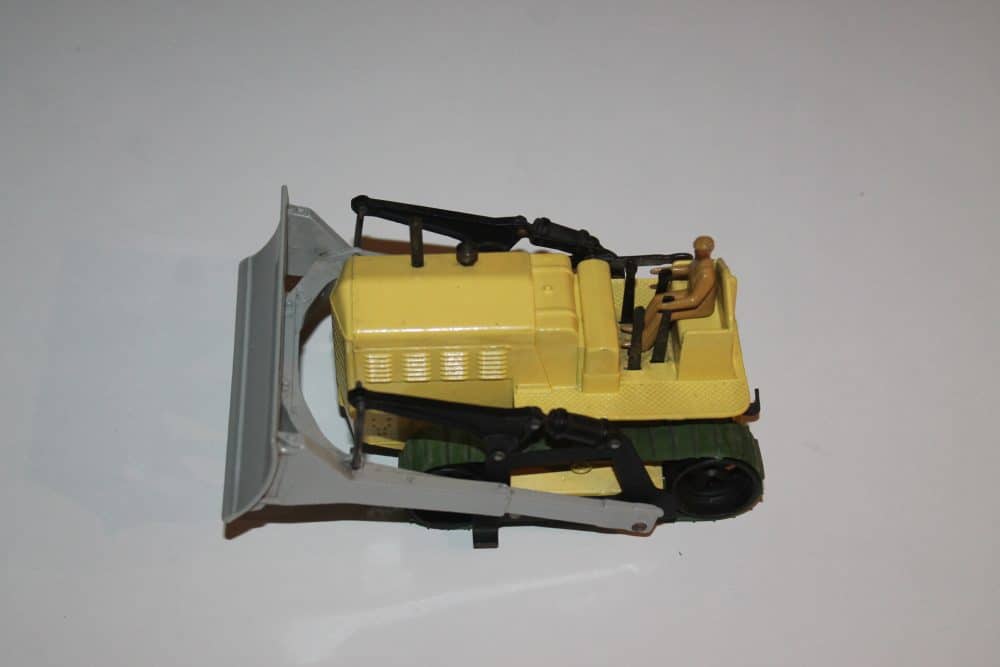 Detailed diecast model of French Dinky Toys Citroen DS19 car, vintage collectible.