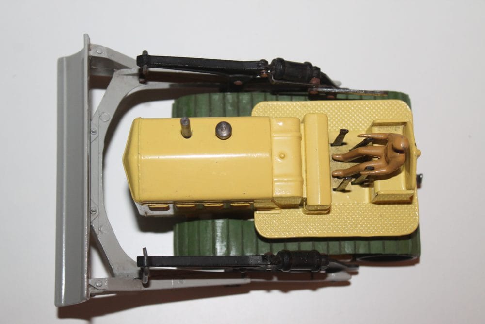 Detailed model of Dinky Toys 530 Citroen DS19 with yellow body and accessories.