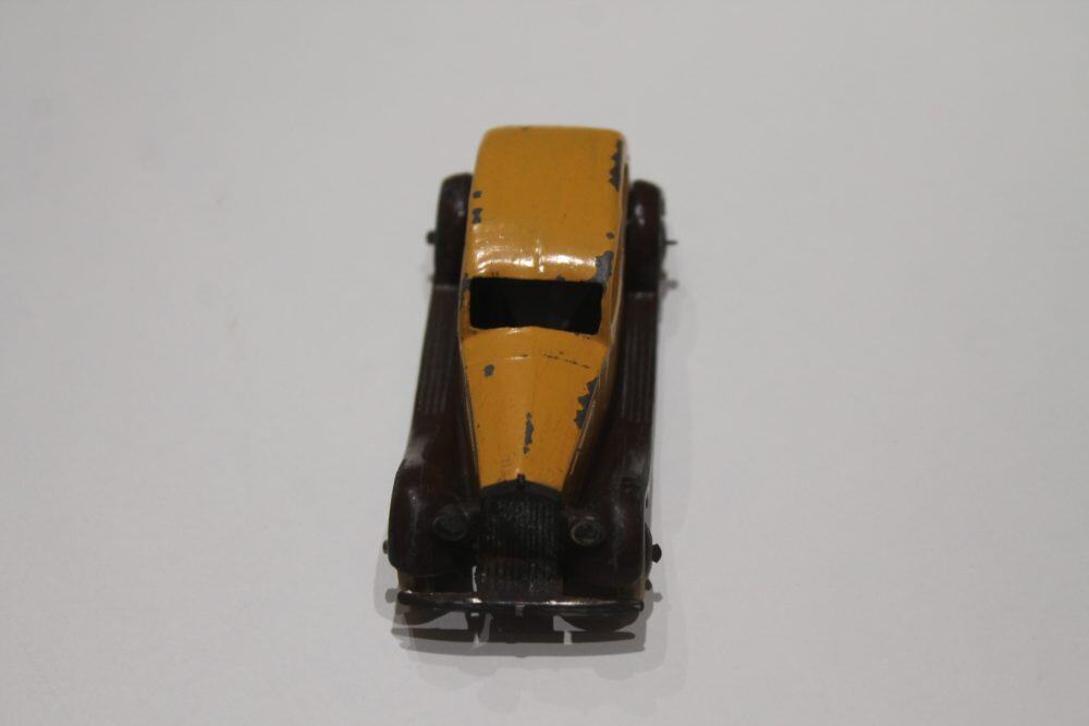 Dinky Toys 030b Rolls Royce Pre-War diecast model car, vintage toy collectible.