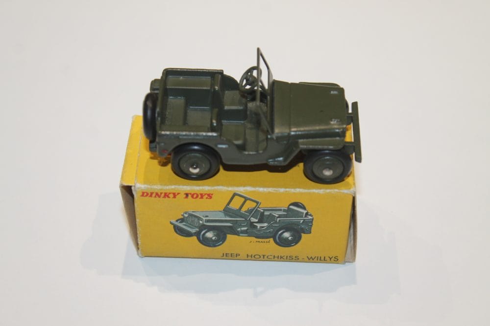 Detailed green diecast model of Willys Hotchkiss Jeep on yellow box.