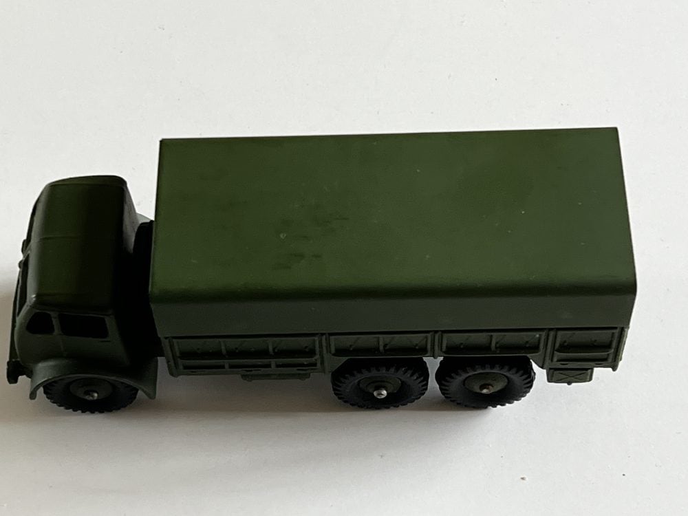 Vintage Dinky Toys 622 military 10-ton army truck model for collectors.