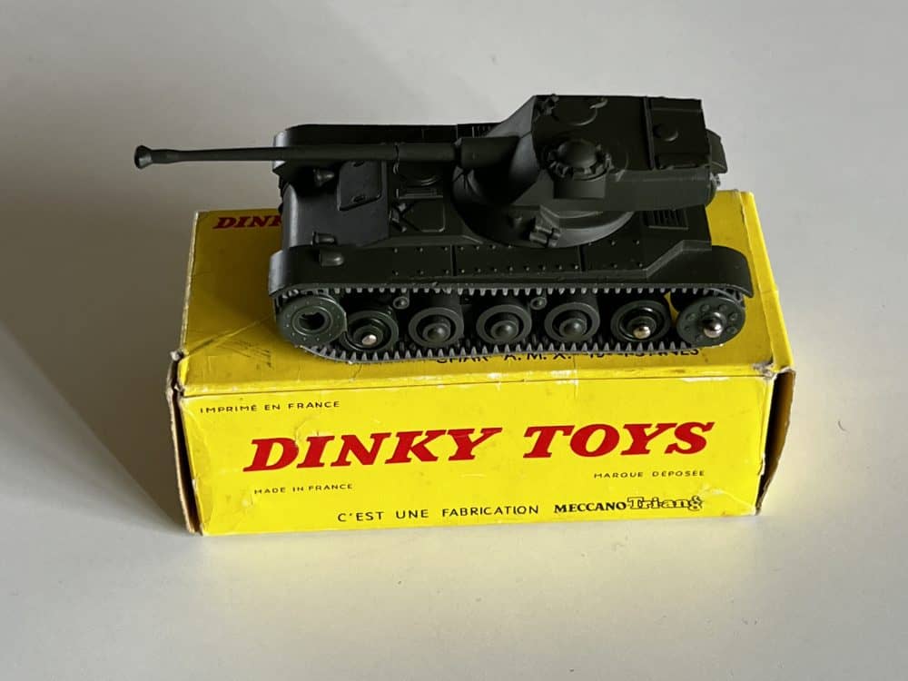 Detailed Dinky Toys French Char A.M.X. 13 Tank on yellow box.
