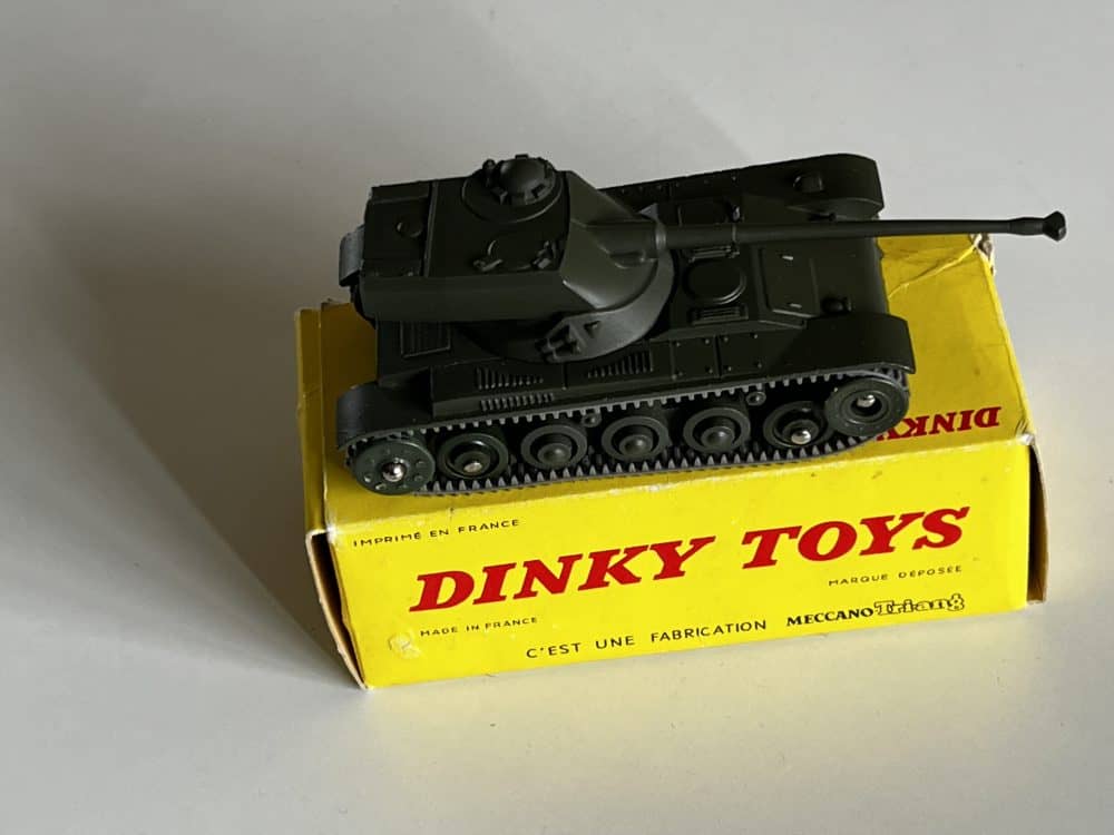 Dinky Toys French Char A.M.X. 13 tank model on yellow box, collectible diecast vehicle.