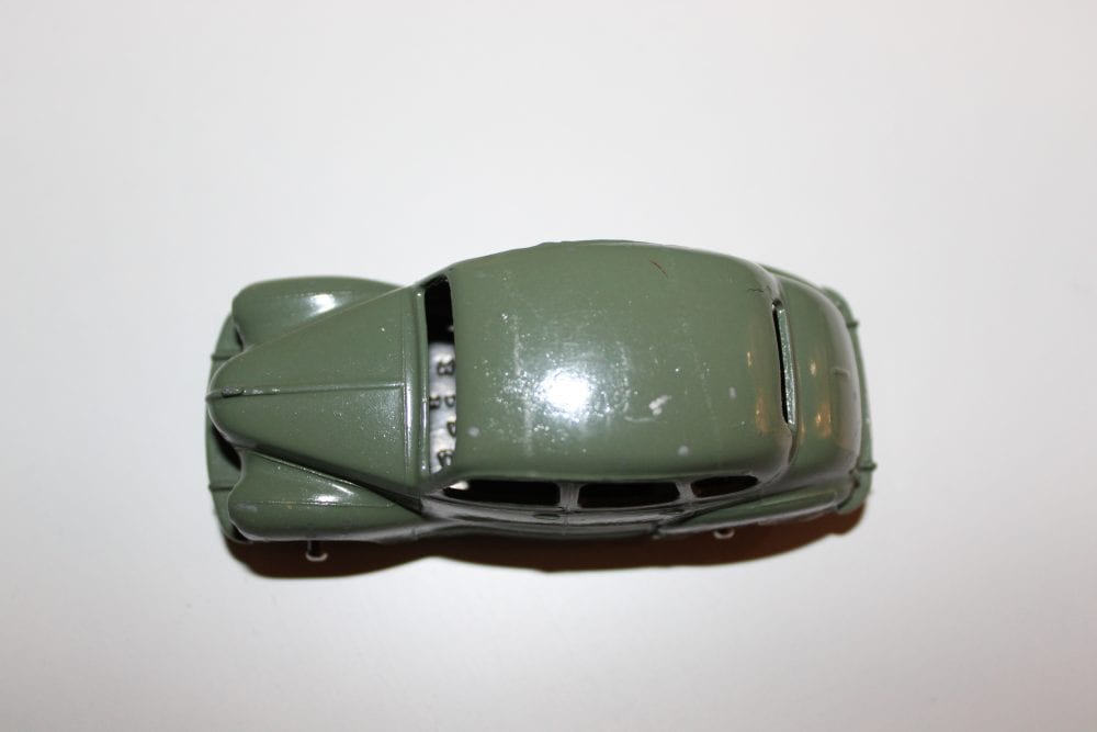 Dinky Toys 040d Austin Devon diecast model car, green vintage toy vehicle for collectors.