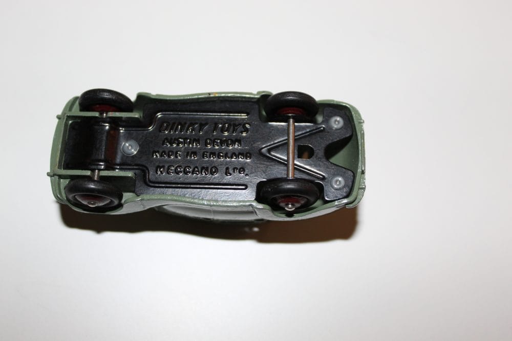 Dinky Toys 040d Austin Devon diecast model car, vintage collectible, British toy car.