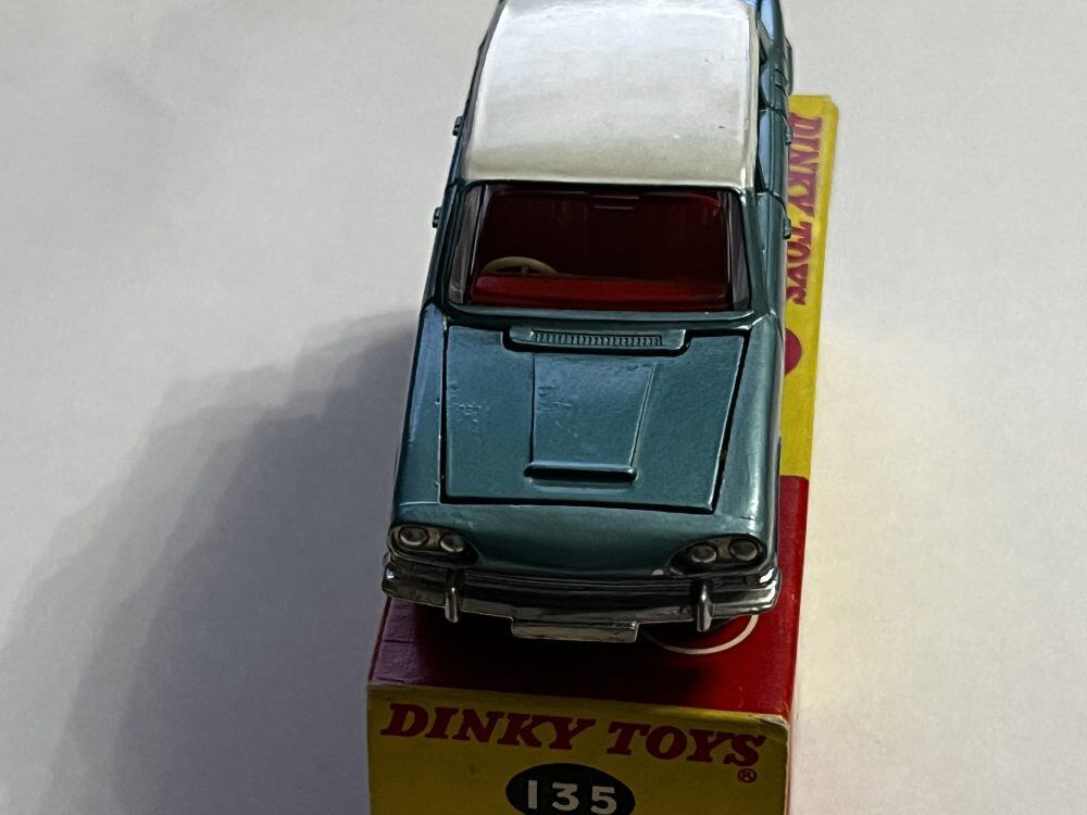 Dinky Toys 135 Triumph 2000 diecast model car on packaging.