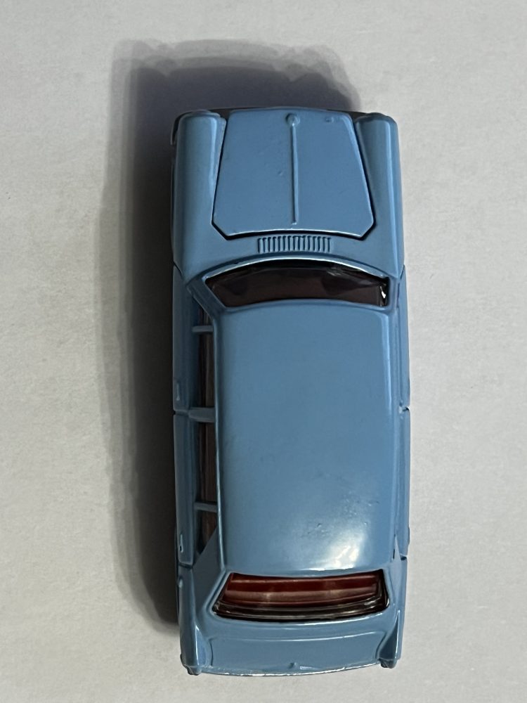 Vintage Dinky Toys 135 Triumph 2000 diecast model car, collectible toy vehicle.