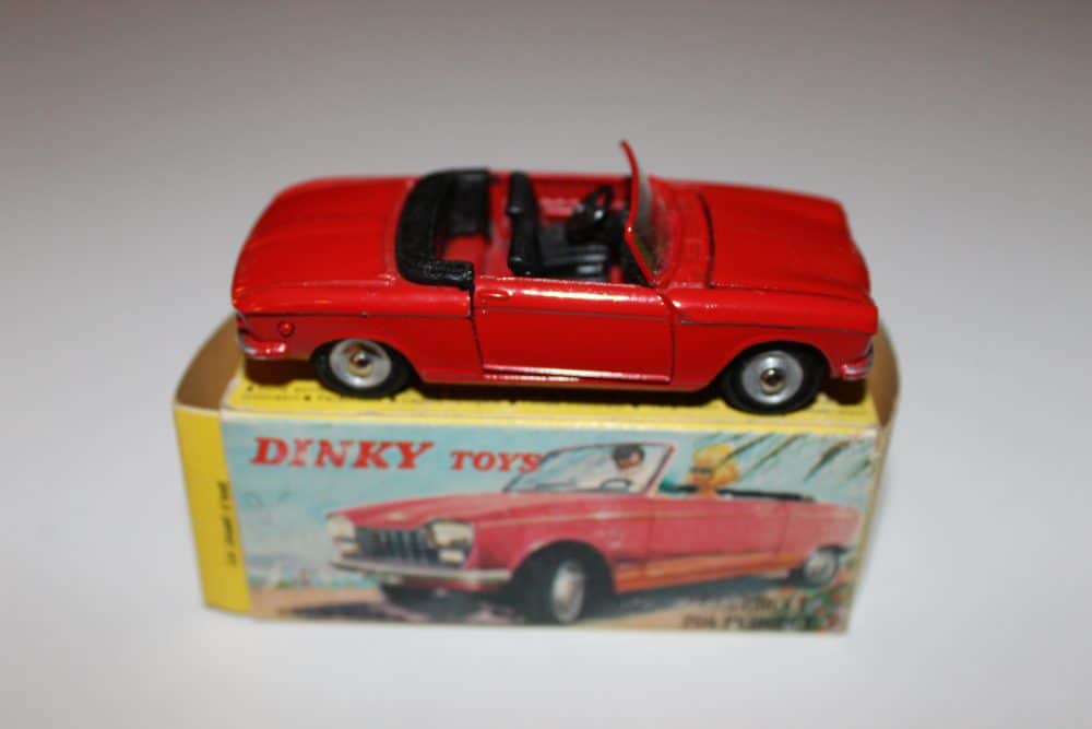 Vintage Dinky Toys French Peugeot 511 Cabriolet diecast model car.