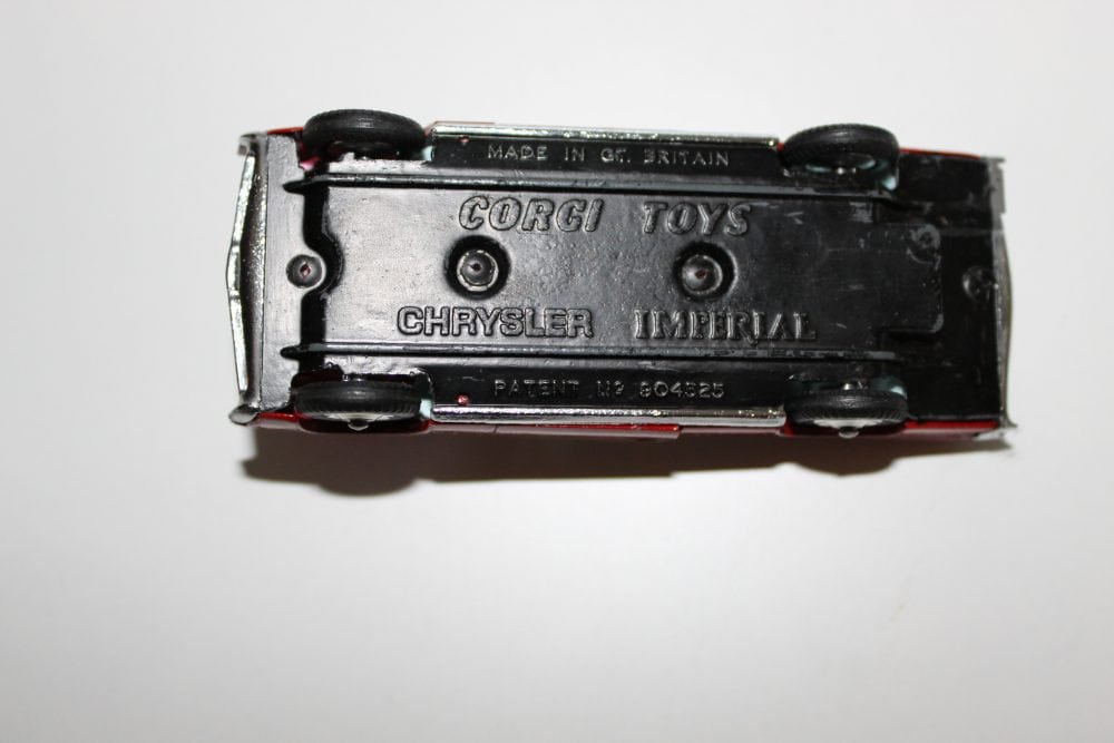Vintage Dinky Toys 130 Ford Consul Corsair model car, black plastic base, made in Britain.