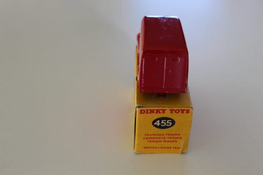 Dinky Toys 455 Trojan Brooke Bond tea van model, collectible diecast toy, vintage packaging.