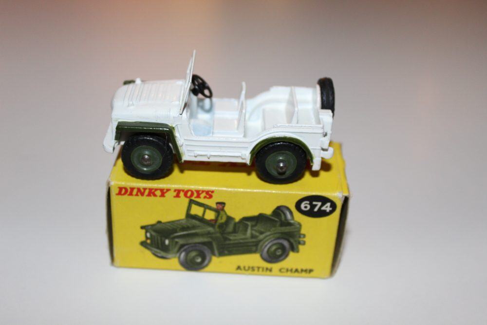 Detailed Dinky Toys Ford covered wagon for collectors.