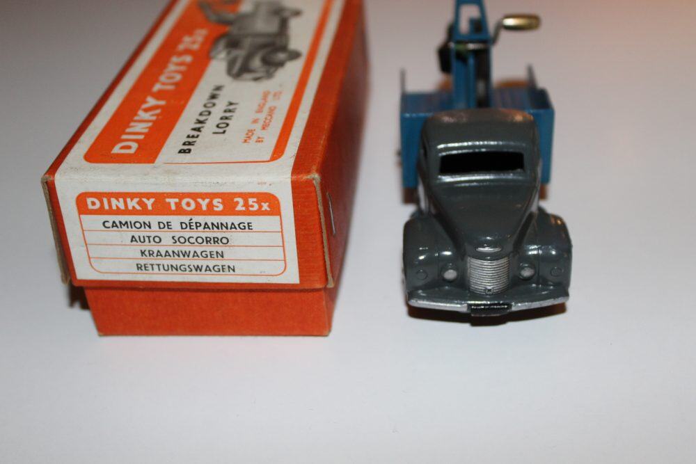 Vintage Dinky Toys 025X Commer breakdown lorry with original box for collectors.