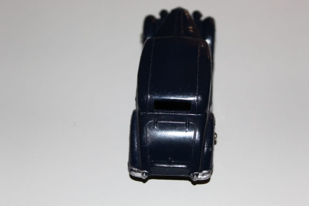Vintage Dinky Toys 040a Riley Saloon diecast model car for collectors.
