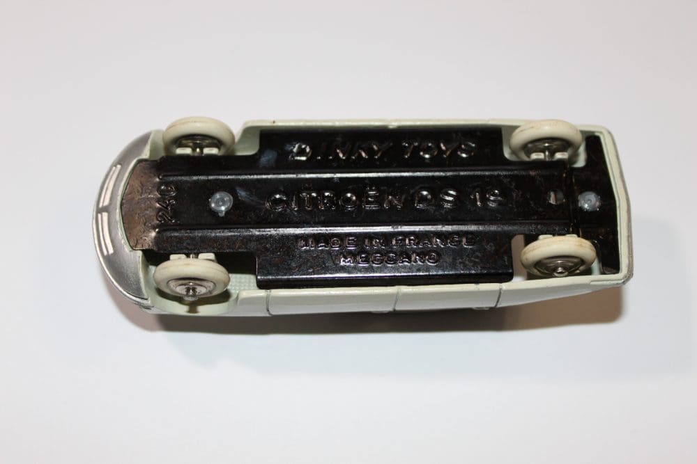Vintage Dinky Toys Citroen DS19 diecast model car, French collectible vehicle.
