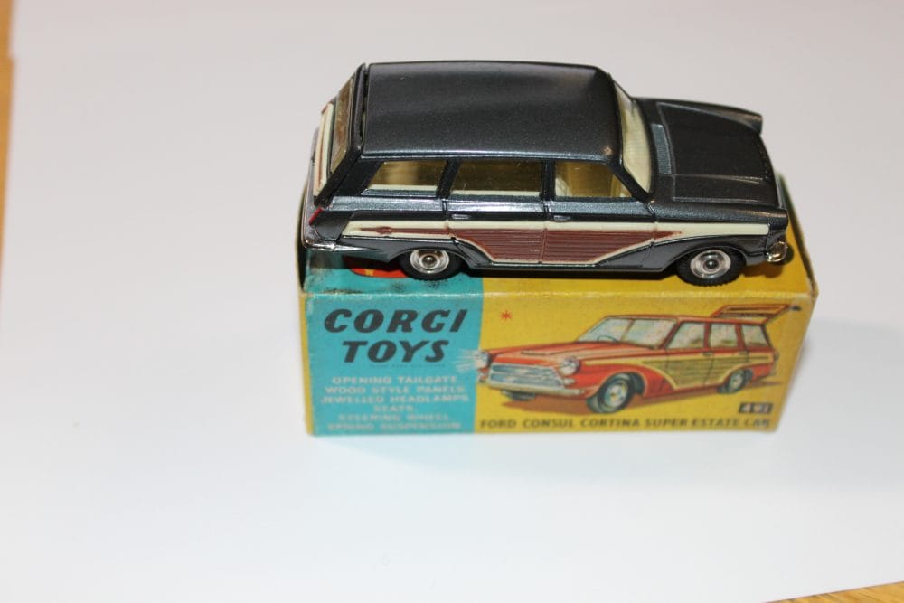 Vintage Dinky Toys 24E Renault Dauphine model car on original box.