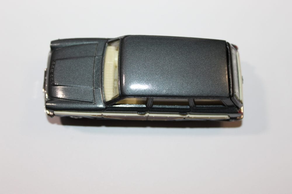 Detailed diecast model of French Dinky Toys 24E Renault Dauphine car.