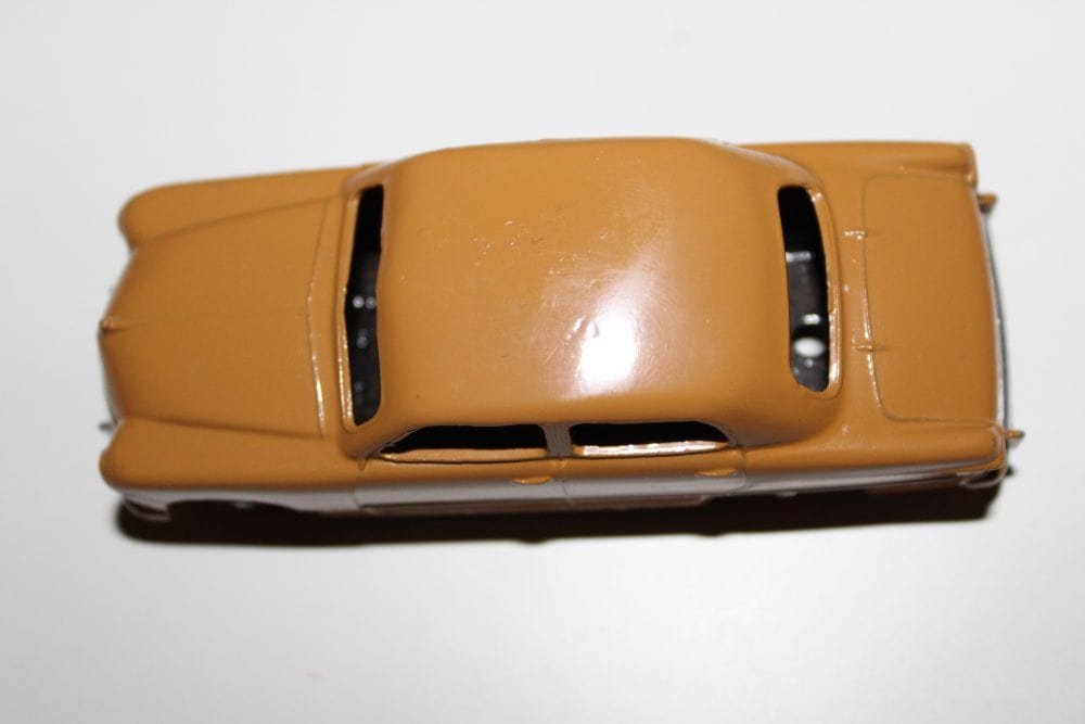 Vintage Dinky Toys 170 Ford Forder diecast model car for collectors.