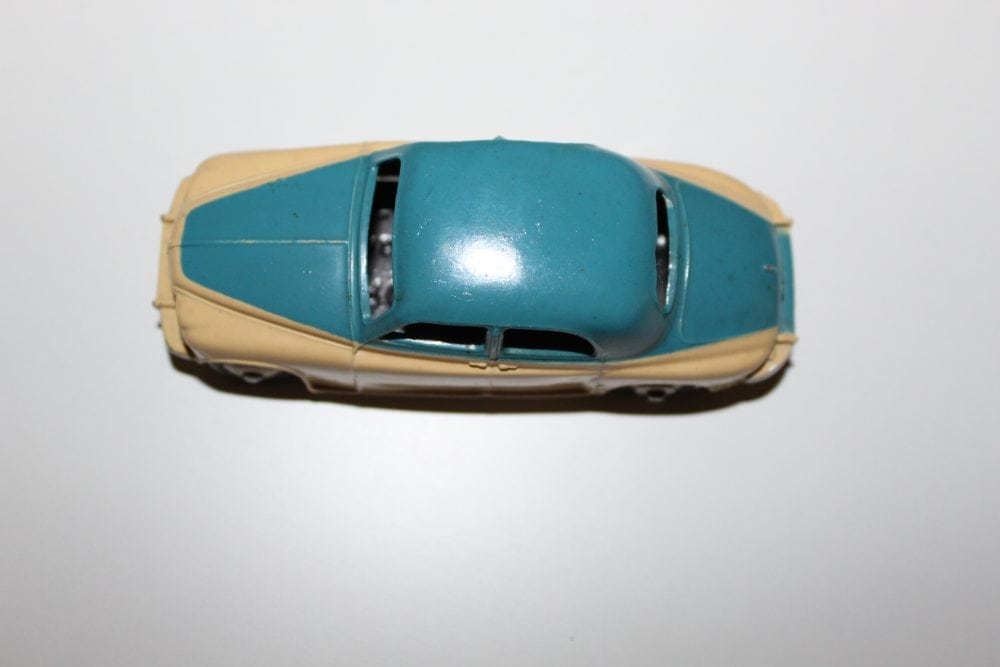 Dinky Toys 156 Rover 75 diecast model car for collectors.